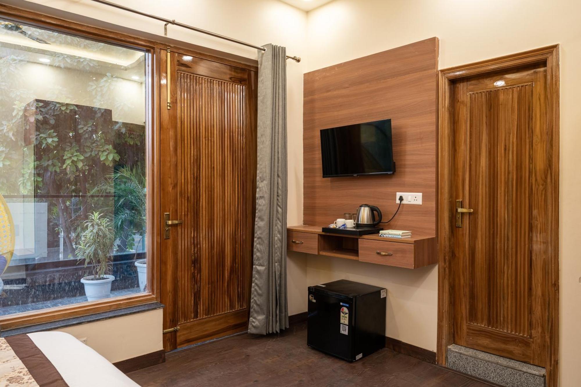 Lime Tree Hotel & One Bhk Serviced Apartment Noida - Sector 50 Metro Exterior foto