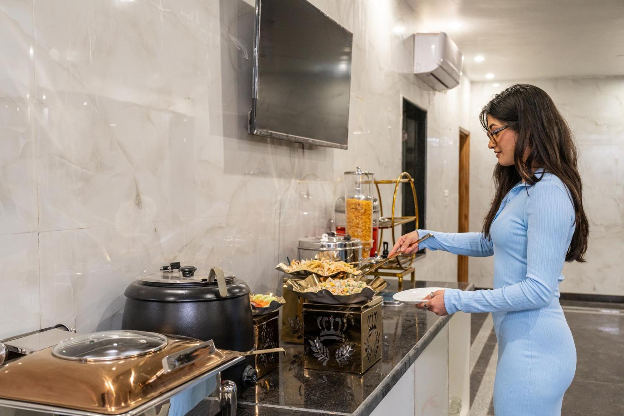 Lime Tree Hotel & One Bhk Serviced Apartment Noida - Sector 50 Metro Exterior foto