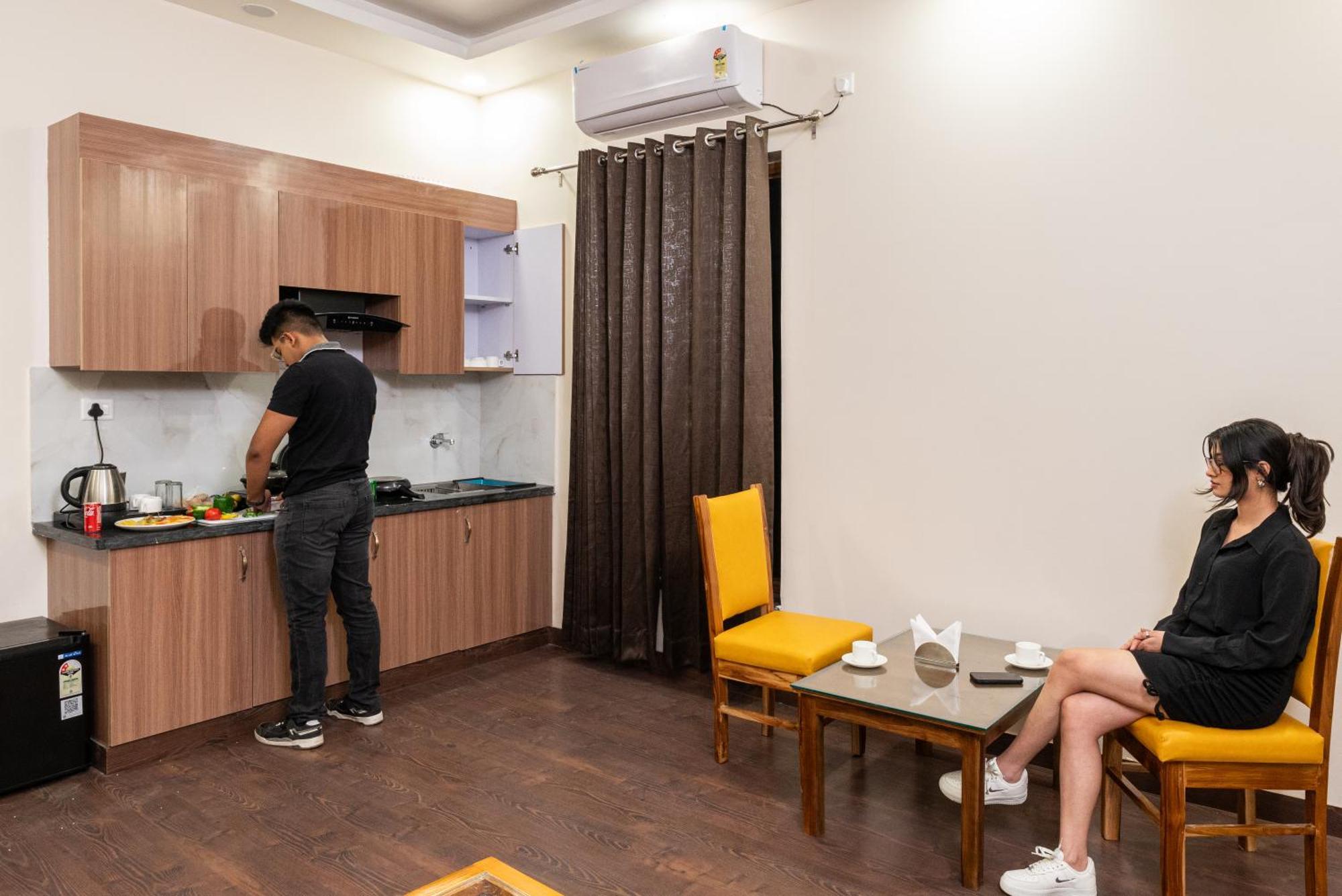 Lime Tree Hotel & One Bhk Serviced Apartment Noida - Sector 50 Metro Exterior foto