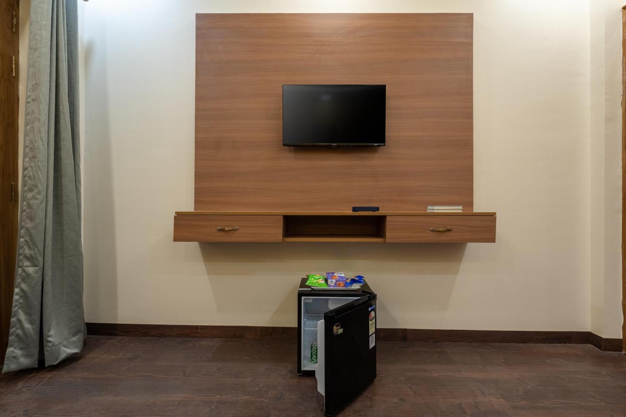 Lime Tree Hotel & One Bhk Serviced Apartment Noida - Sector 50 Metro Exterior foto